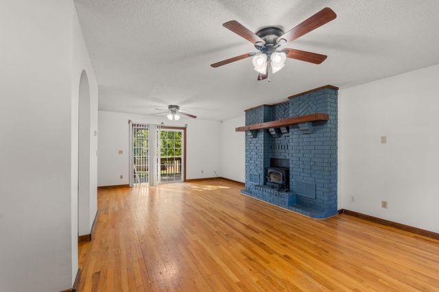2377 South Hilton Avenue, Springfield, MO 65807