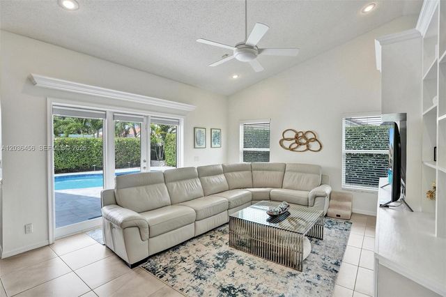 2863 E Abiaca Circle, Davie, FL 33328