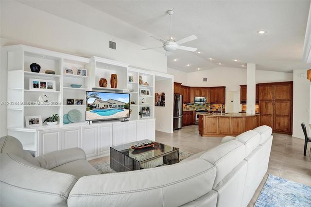 2863 E Abiaca Circle, Davie, FL 33328