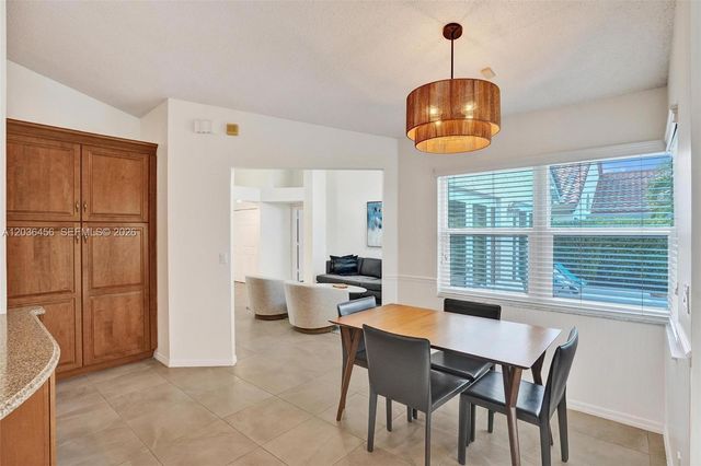 2863 E Abiaca Circle, Davie, FL 33328
