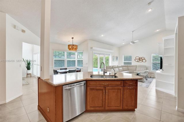 2863 E Abiaca Circle, Davie, FL 33328
