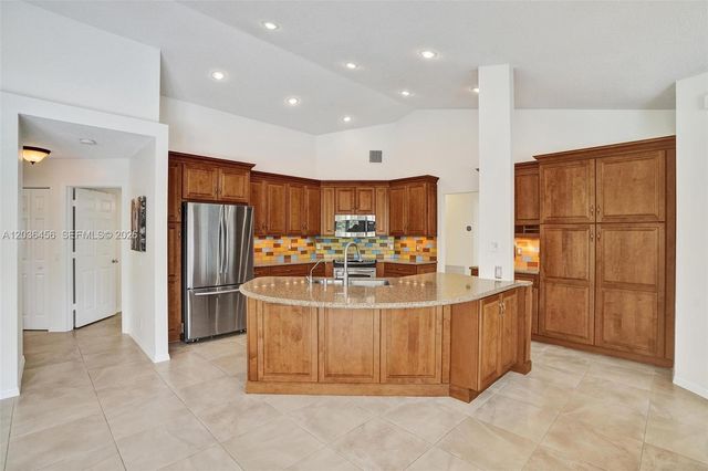 2863 E Abiaca Circle, Davie, FL 33328