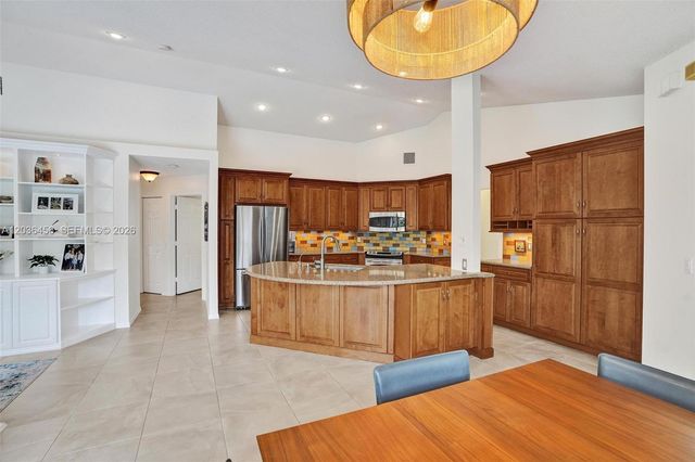 2863 E Abiaca Circle, Davie, FL 33328