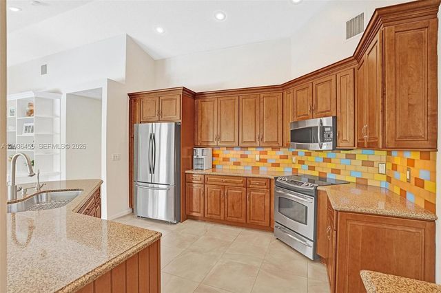 2863 E Abiaca Circle, Davie, FL 33328