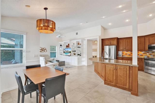 2863 E Abiaca Circle, Davie, FL 33328