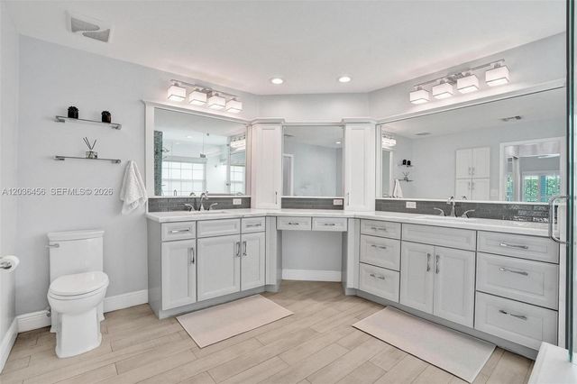 2863 E Abiaca Circle, Davie, FL 33328