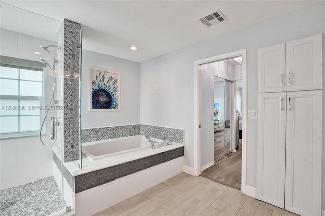 2863 E Abiaca Circle, Davie, FL 33328