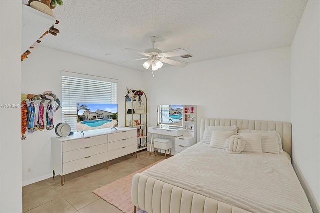 2863 E Abiaca Circle, Davie, FL 33328
