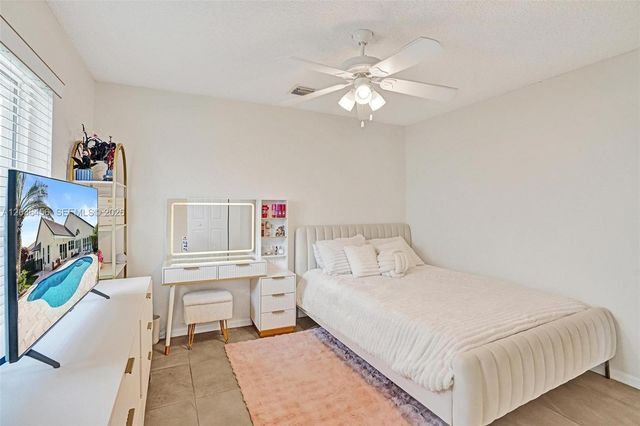 2863 E Abiaca Circle, Davie, FL 33328