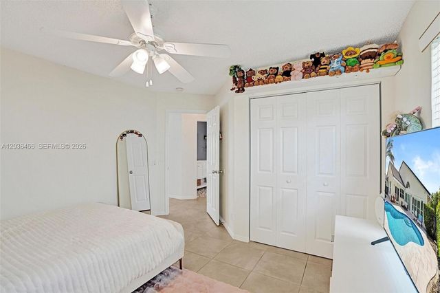 2863 E Abiaca Circle, Davie, FL 33328