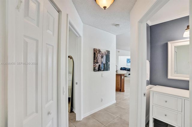 2863 E Abiaca Circle, Davie, FL 33328