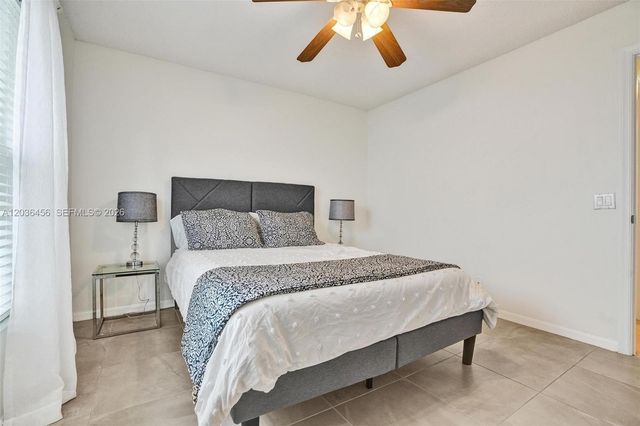 2863 E Abiaca Circle, Davie, FL 33328