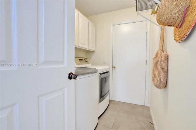 2863 E Abiaca Circle, Davie, FL 33328