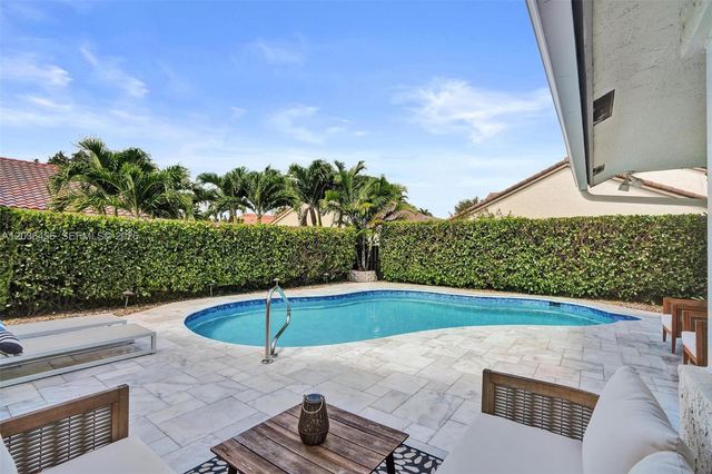 2863 E Abiaca Circle, Davie, FL 33328
