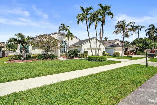 2863 E Abiaca Circle, Davie, FL 33328