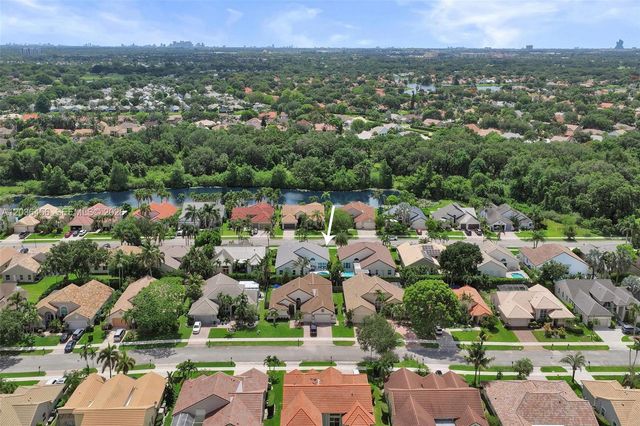 2863 E Abiaca Circle, Davie, FL 33328