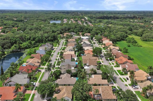 2863 E Abiaca Circle, Davie, FL 33328