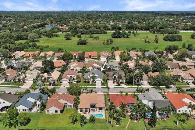 2863 E Abiaca Circle, Davie, FL 33328
