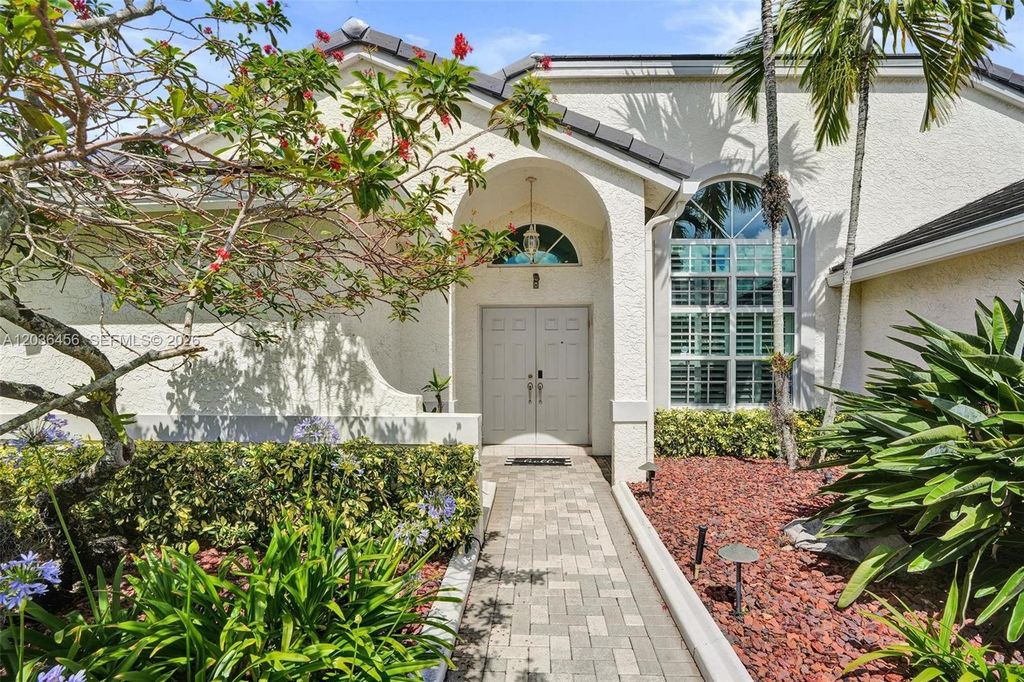 2863 E Abiaca Circle, Davie, FL 33328