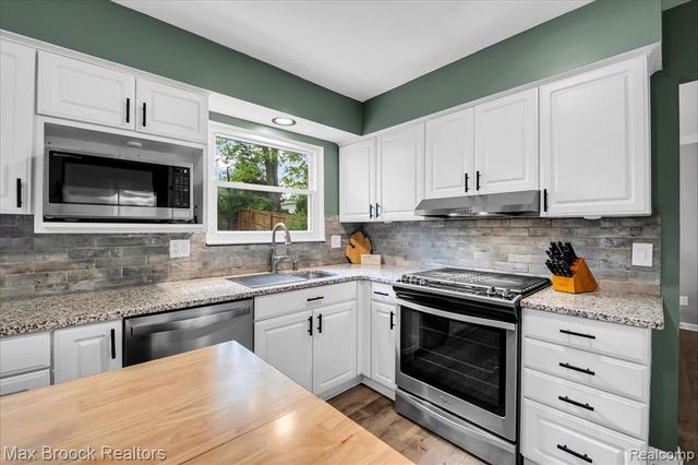 24248 Hampton Hill Street, Novi, MI 48375