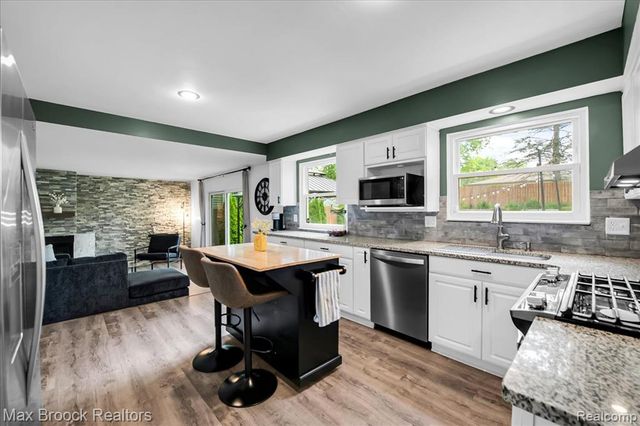 24248 Hampton Hill Street, Novi, MI 48375