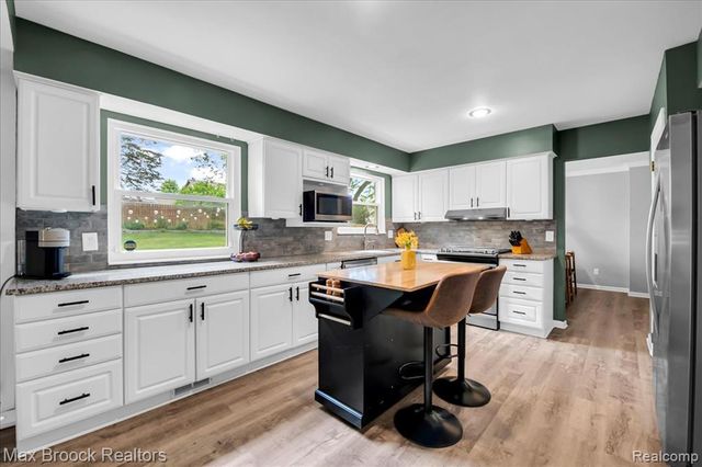 24248 Hampton Hill Street, Novi, MI 48375