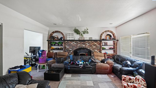 818 S Juniper St, Kennewick, WA 99336