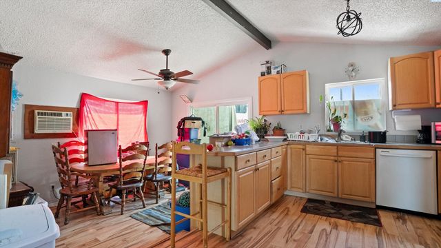 818 S Juniper St, Kennewick, WA 99336
