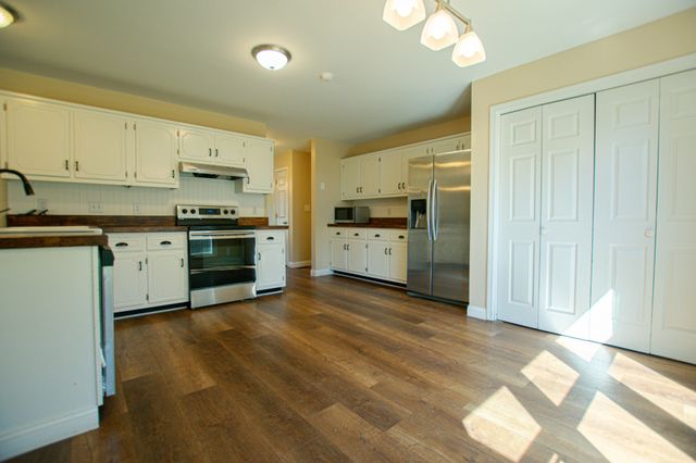 3303 N Henderson Way, Clarksville, TN 37042