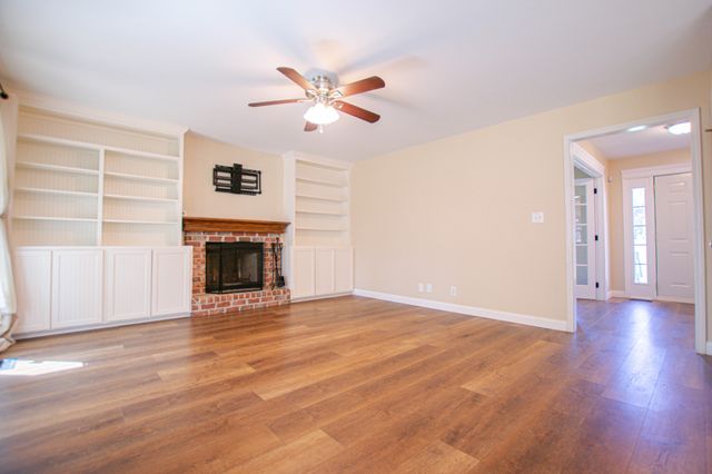 3303 N Henderson Way, Clarksville, TN 37042