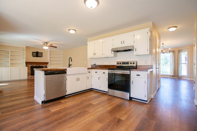 3303 N Henderson Way, Clarksville, TN 37042