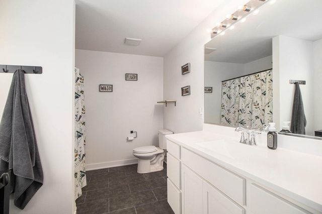 528 Hampton Manor Court, Valparaiso, IN 46385