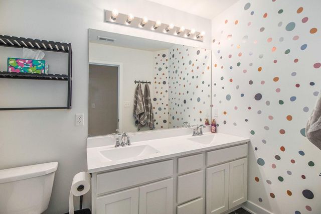 528 Hampton Manor Court, Valparaiso, IN 46385