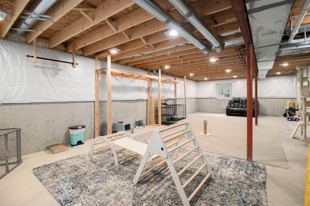 528 Hampton Manor Court, Valparaiso, IN 46385