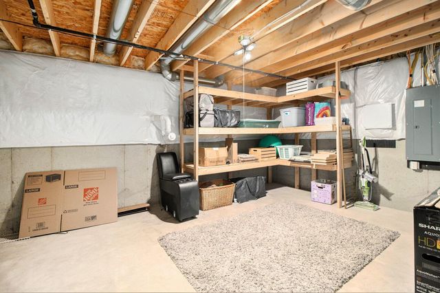 528 Hampton Manor Court, Valparaiso, IN 46385