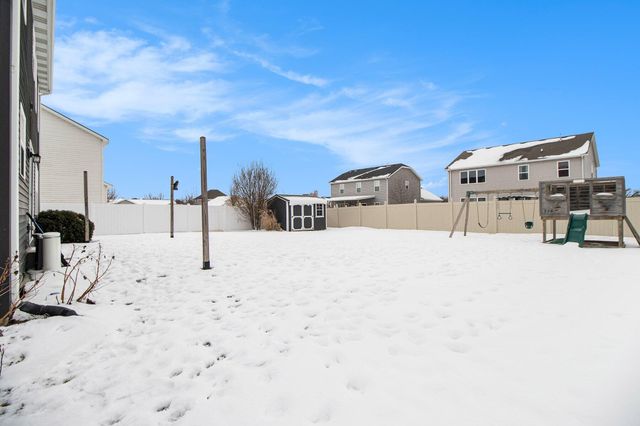 528 Hampton Manor Court, Valparaiso, IN 46385