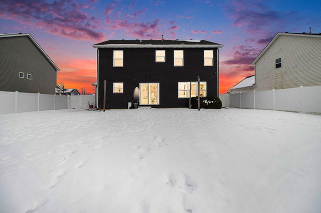 528 Hampton Manor Court, Valparaiso, IN 46385