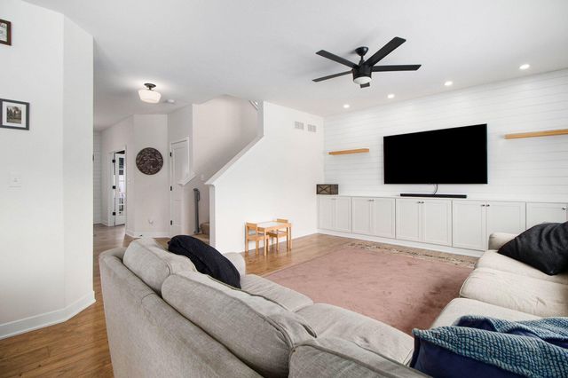 528 Hampton Manor Court, Valparaiso, IN 46385