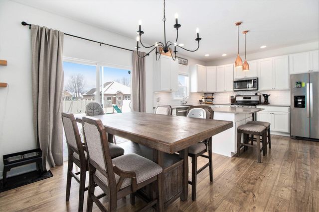 528 Hampton Manor Court, Valparaiso, IN 46385