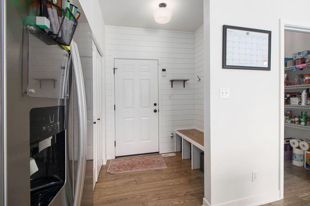 528 Hampton Manor Court, Valparaiso, IN 46385