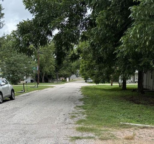 203 Vernon ST A, Thrall, TX 76578