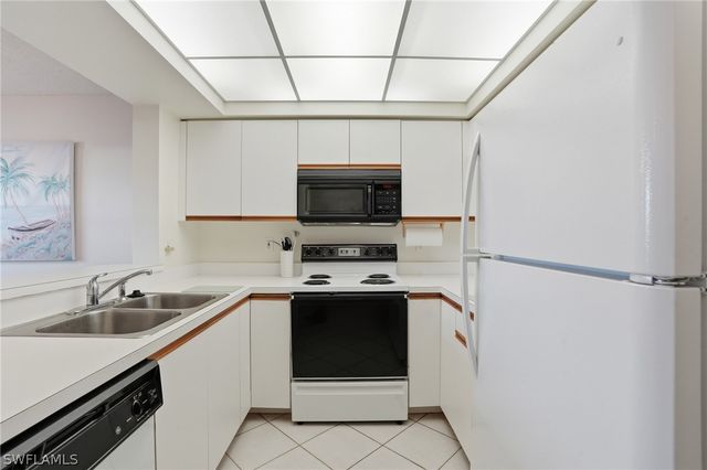 141 Wading Bird CIR G102, Naples, FL 34110