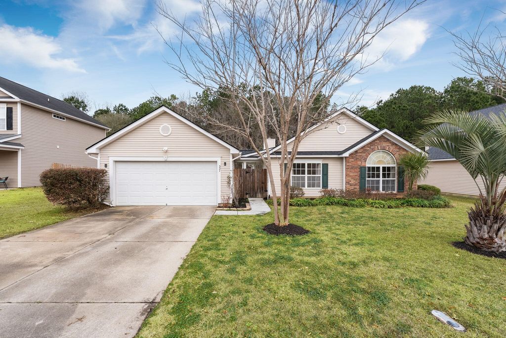 Image 1 of property listing at 327 Savannah River Drive, Summerville, SC 29485