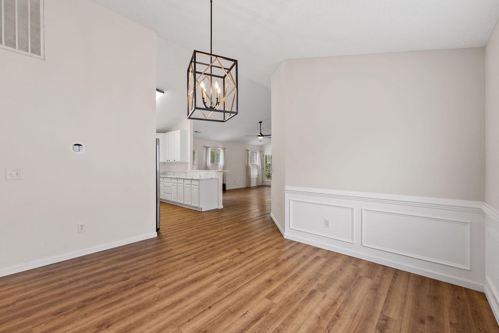 Image 13 of property listing at 327 Savannah River Drive, Summerville, SC 29485