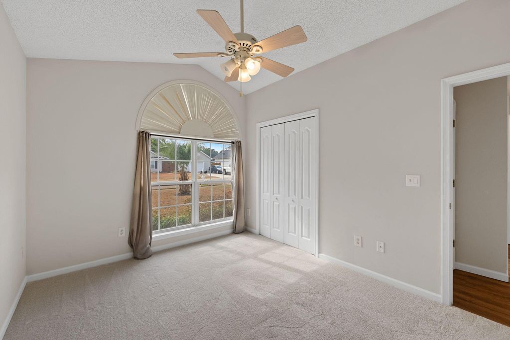 Image 14 of property listing at 327 Savannah River Drive, Summerville, SC 29485