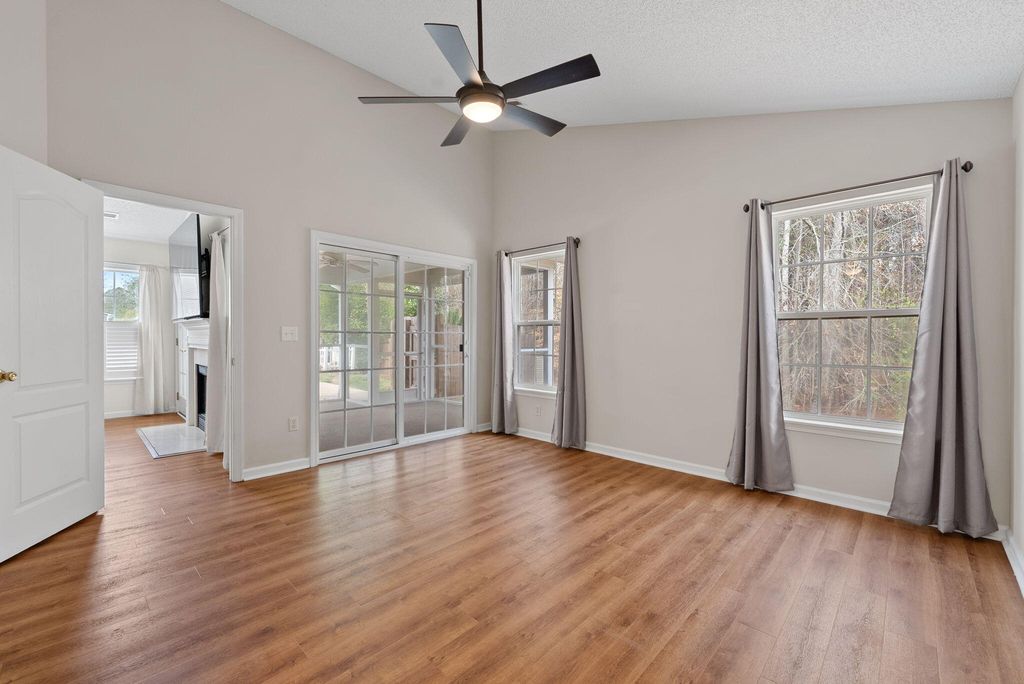 Image 21 of property listing at 327 Savannah River Drive, Summerville, SC 29485