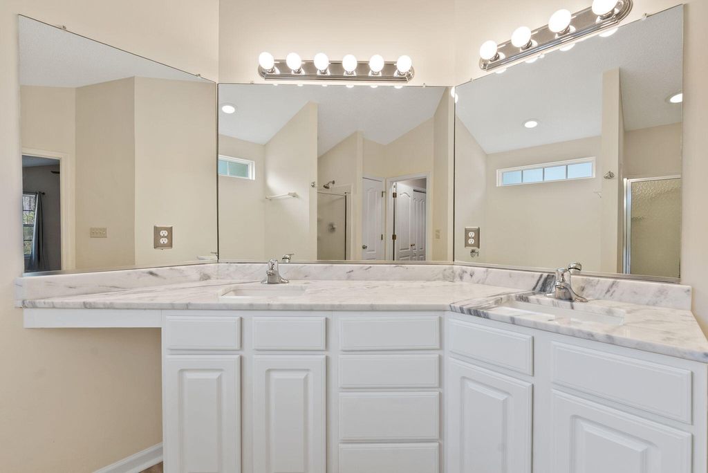 Image 25 of property listing at 327 Savannah River Drive, Summerville, SC 29485