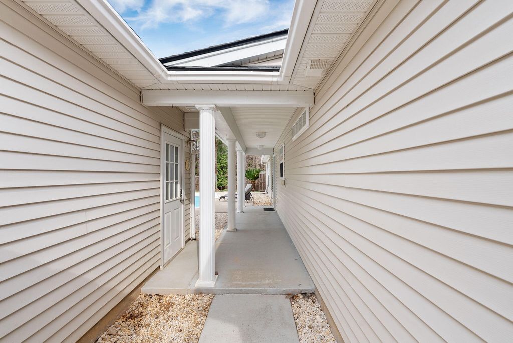 Image 32 of property listing at 327 Savannah River Drive, Summerville, SC 29485