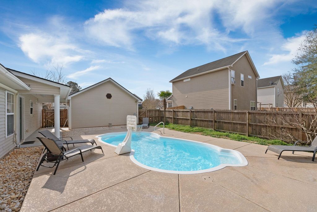 Image 34 of property listing at 327 Savannah River Drive, Summerville, SC 29485