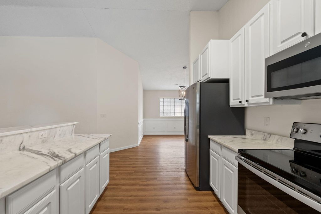 Image 9 of property listing at 327 Savannah River Drive, Summerville, SC 29485